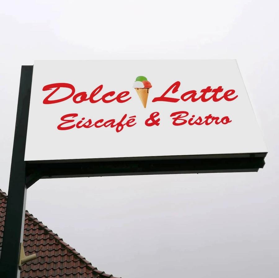 Leuchtschild mit dem Schriftzug Dolce Latte Eiscafé und Bistro